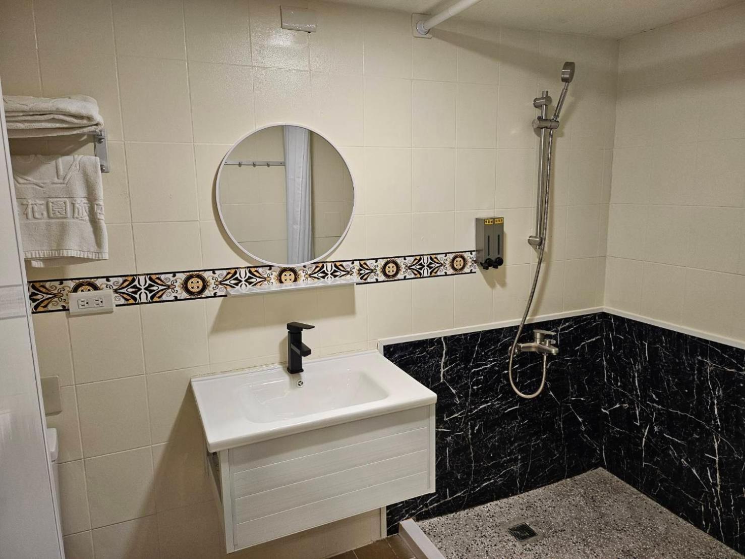 Joy Garden Hotel Kaohsiung Dış mekan fotoğraf