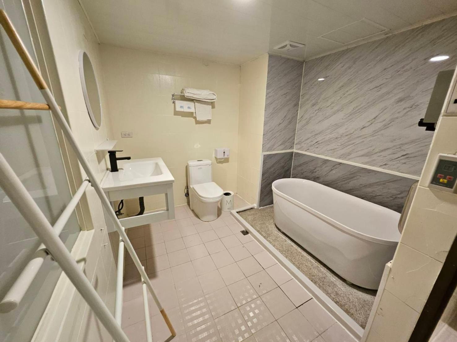 Joy Garden Hotel Kaohsiung Dış mekan fotoğraf