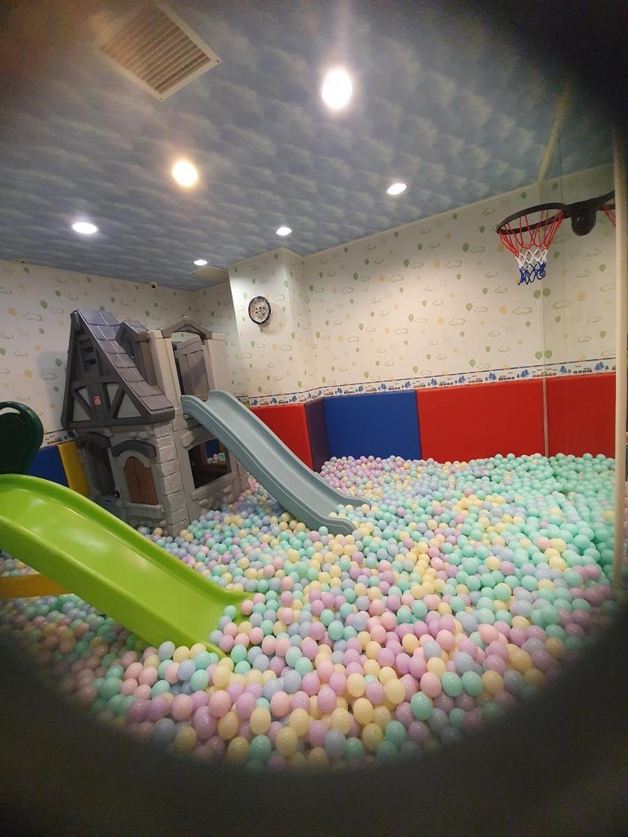 Joy Garden Hotel Kaohsiung Dış mekan fotoğraf